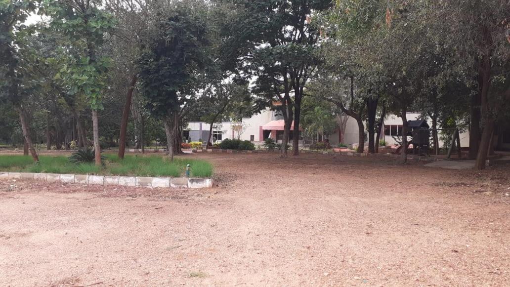 Kstdc Hotel Mayura Pavithra Yediyur Kunigal Extérieur photo