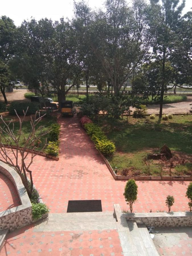 Kstdc Hotel Mayura Pavithra Yediyur Kunigal Extérieur photo