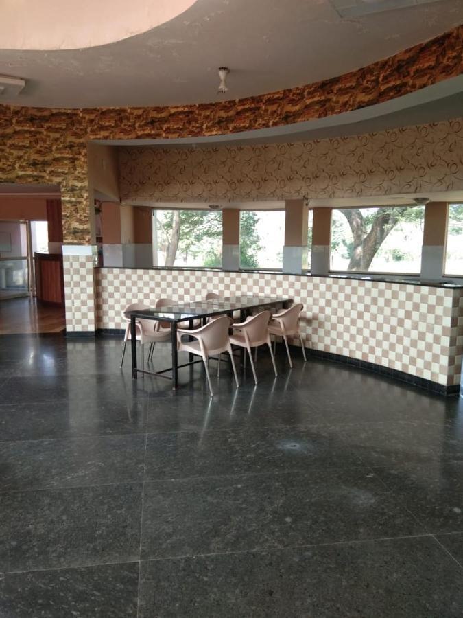 Kstdc Hotel Mayura Pavithra Yediyur Kunigal Extérieur photo