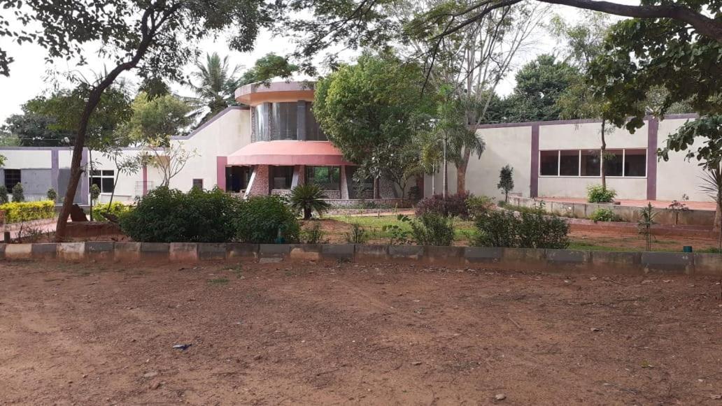 Kstdc Hotel Mayura Pavithra Yediyur Kunigal Extérieur photo