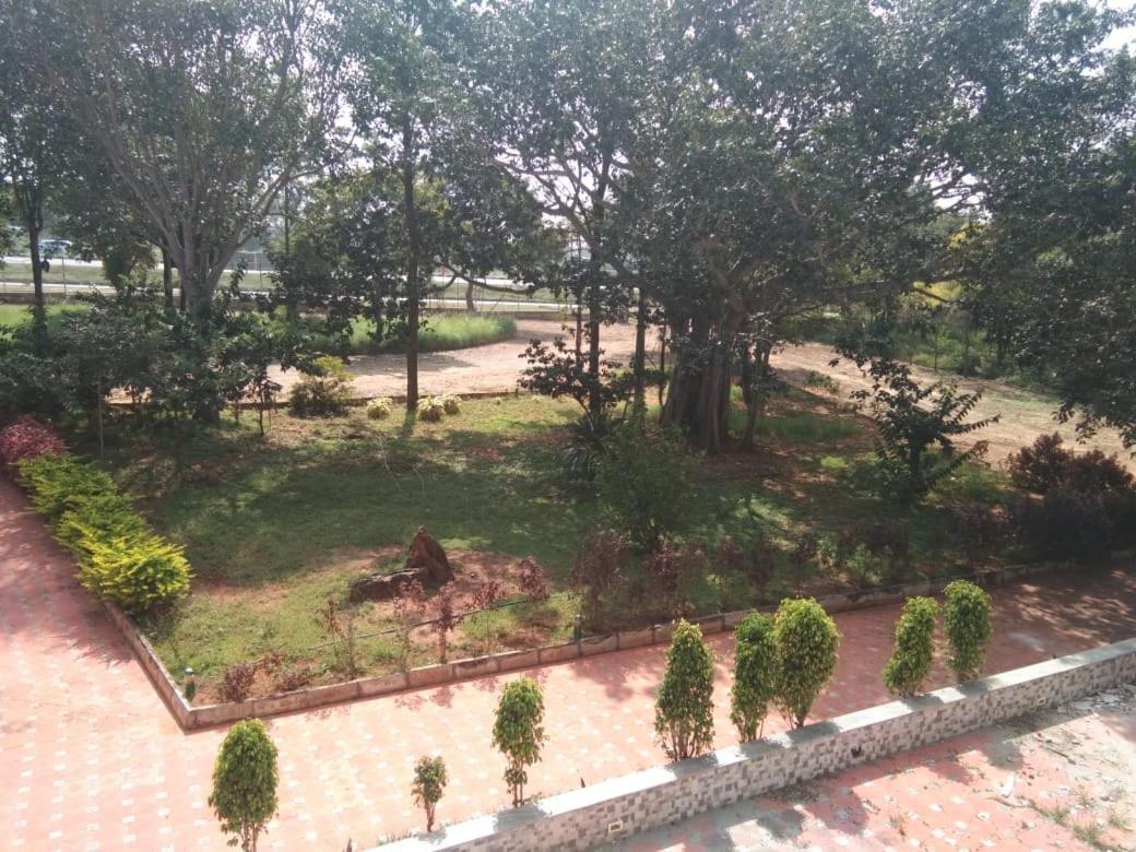 Kstdc Hotel Mayura Pavithra Yediyur Kunigal Extérieur photo